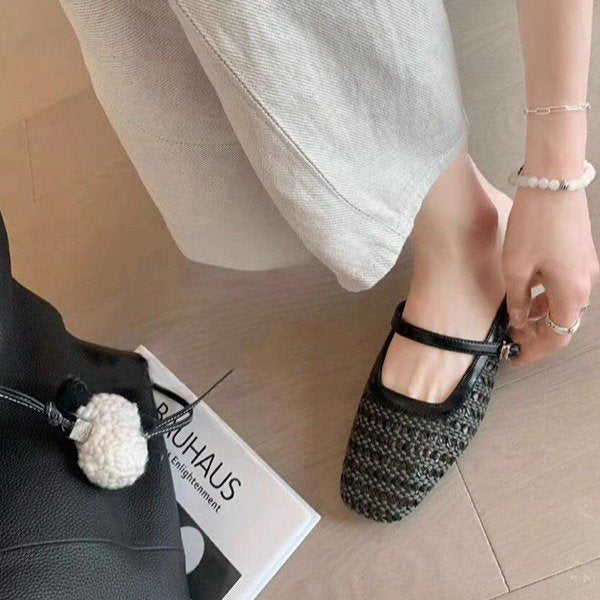 Damen elegante Ballerinas mit modischem Riemchen und atmungsaktiver Perforation EB