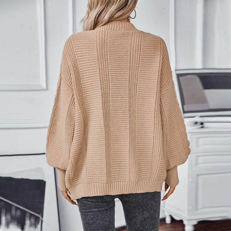 Damen Strickjacke mit Zopfdesign und goldenen Knopfdetails EB
