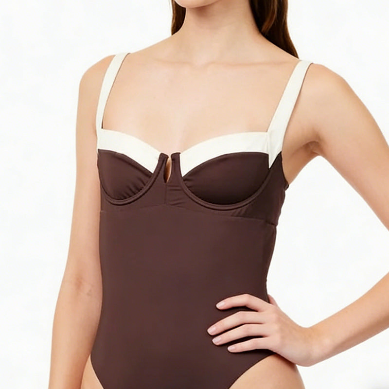 Damen Badeanzug mit eleganten Unterbrustnähten EB