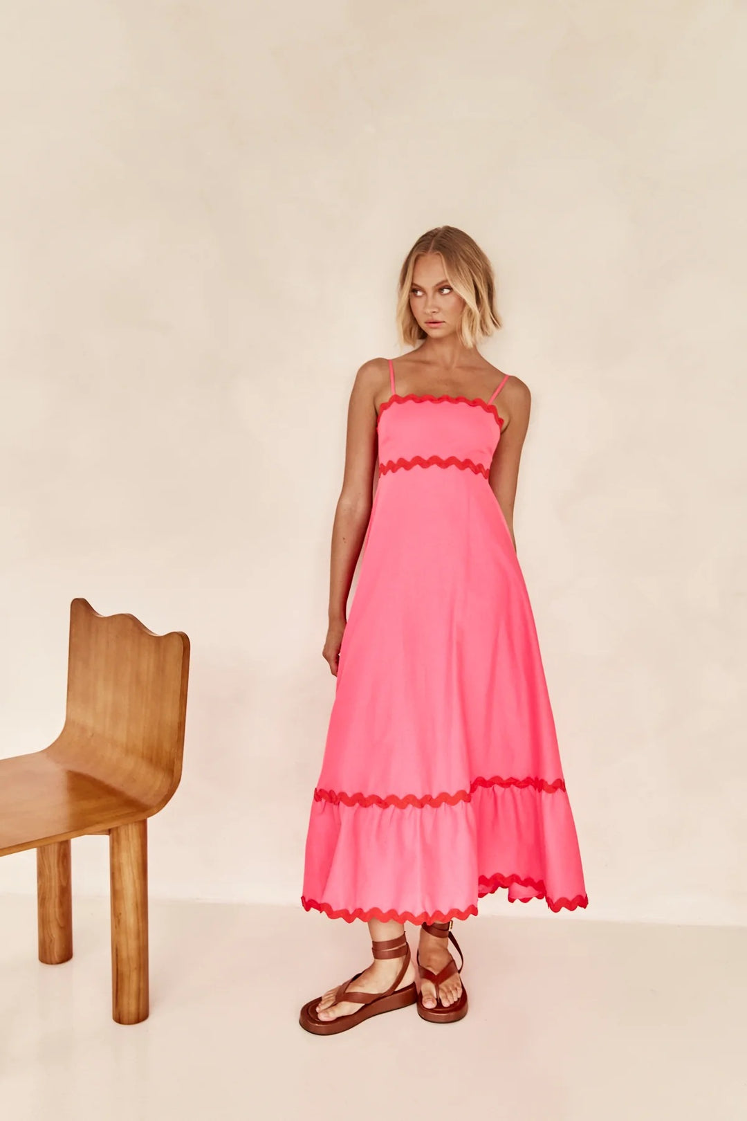 EB | Einfarbiges Spitzen-Hosenträger-Röhrentop-Kleid