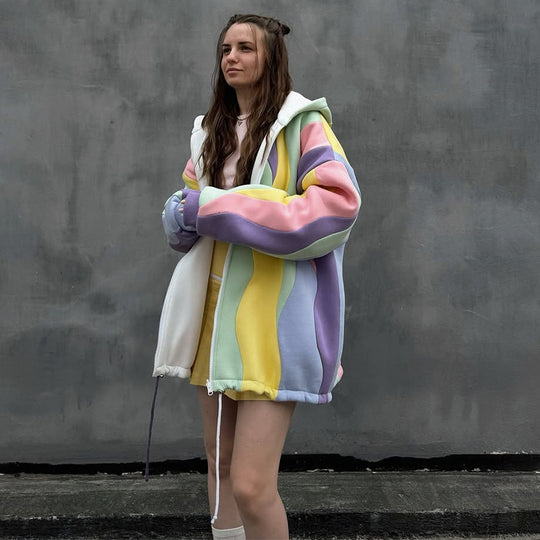 Damen Oversized Kapuzenjacke mit farbenfrohem Wellenmuster EB