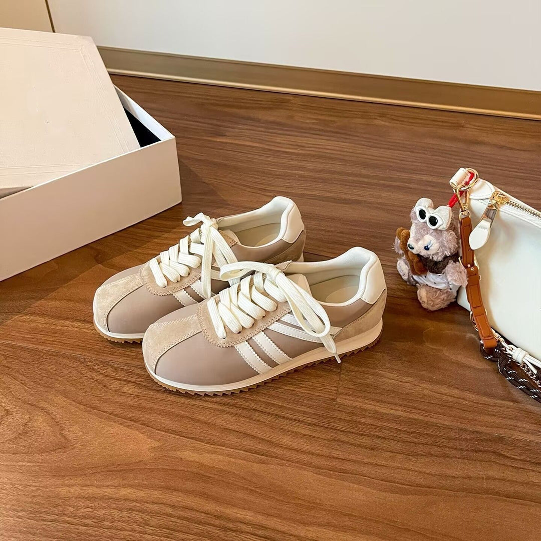 Damen Retro-Laufsneaker mit eleganter Wildleder-Applikation EB