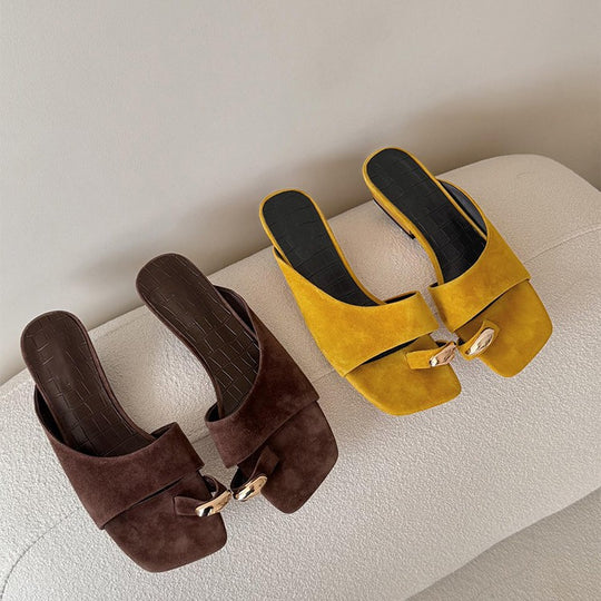 Damen Komfortable und elegante Clogs mit modischem Riemchen EB