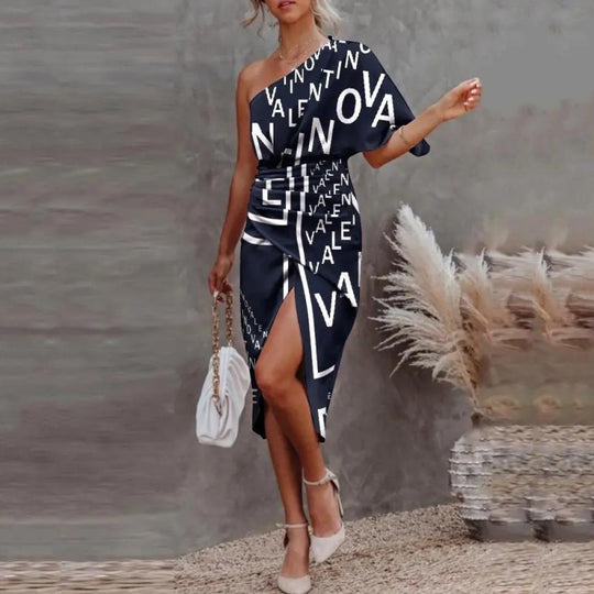 Damen Kleid mit asymmetrischem Schnitt und auffälligem Schriftmuster EB
