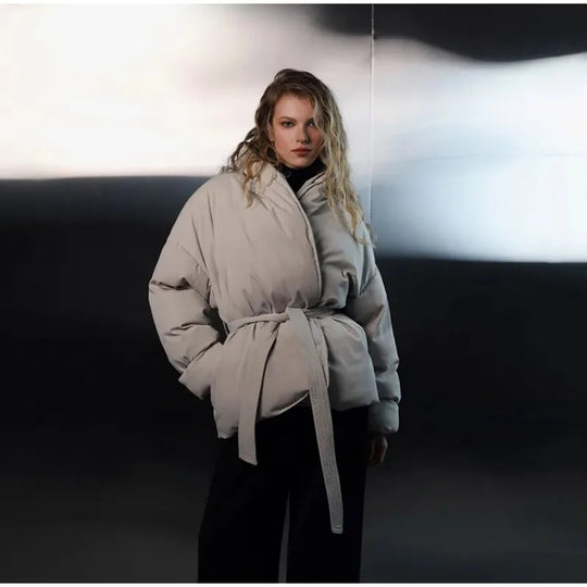 Damen Praktische und modische Daunenjacke mit Gürtel EB