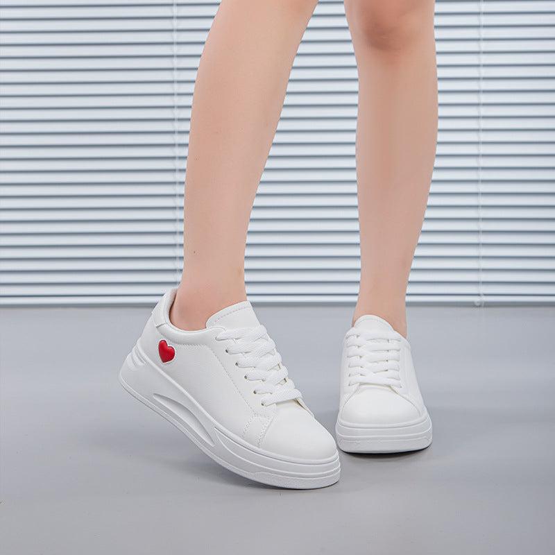 Damen Sneakers mit herzförmigem Akzent und bequemer Laufsohle EB