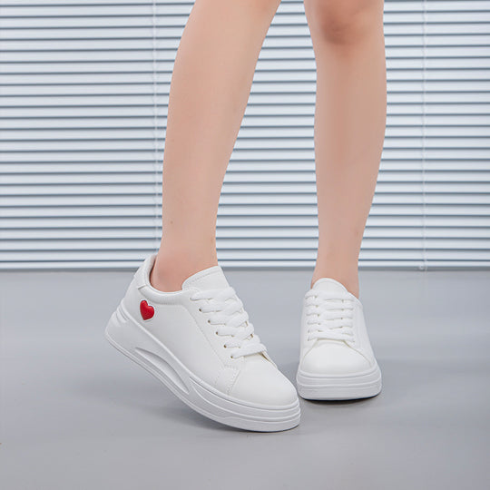 Damen Sneakers mit herzförmigem Akzent und bequemer Laufsohle EB