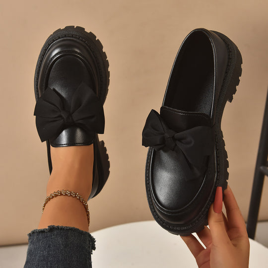 Damen Glänzende Plateau-Loafer mit übergroßer Zierschleife und grober Profilsohle EB