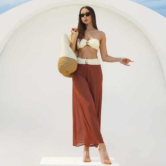 Damen Bandeau-Bikini mit elegantem Wickelrock und modischem Schmuckdetail EB
