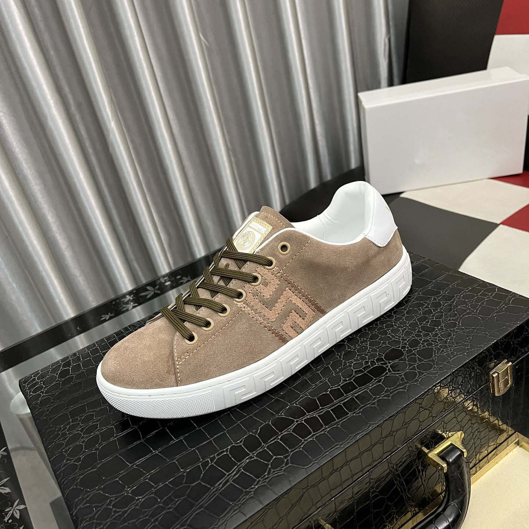 Damen Sneakers mit modischem Logo-Detail und rutschfester Laufsohle EB