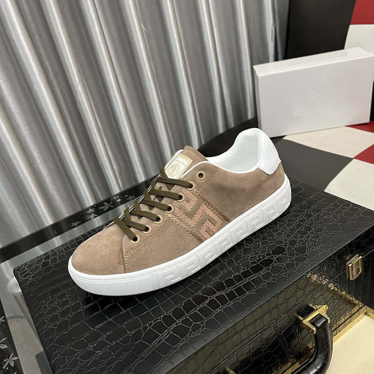 Damen Sneakers mit modischem Logo-Detail und rutschfester Laufsohle EB