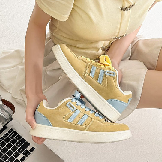 Damen Modische Freizeitsneakers mit weichem Wildleder-Obermaterial und bunten Akzenten EB