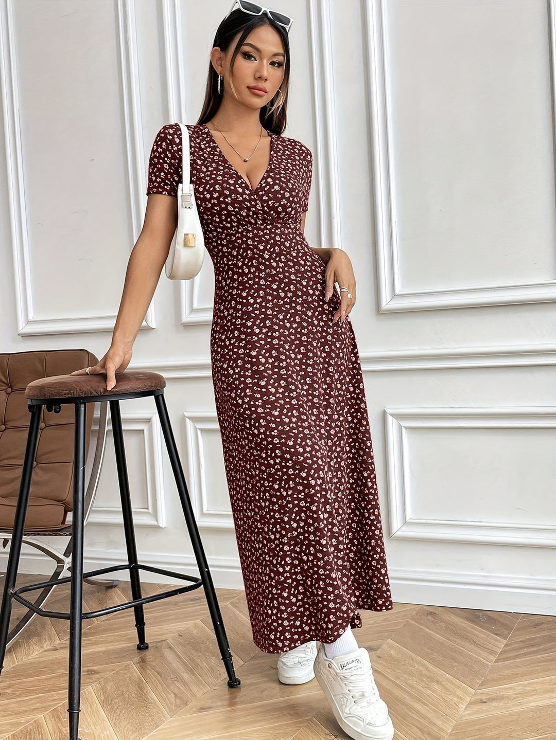 Damen Maxikleid mit elegantem Wickelausschnitt und floralem Muster EB