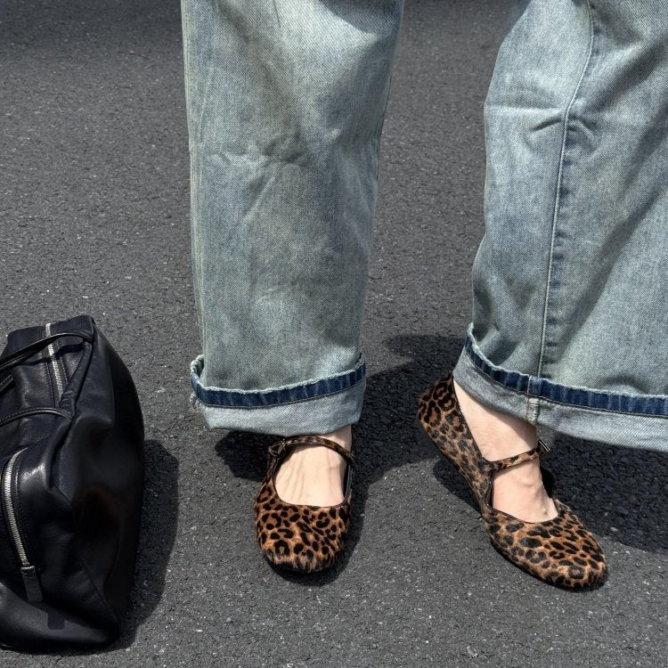 Damen elegante Ballerinas mit verstellbarem Riemen und auffälligem Leopardenmuster EB