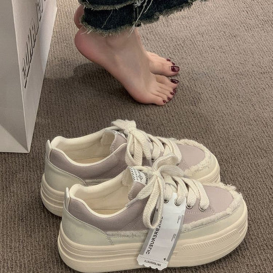 Damen Plateausneaker mit modischen Designelementen und komfortabler Dämpfung EB