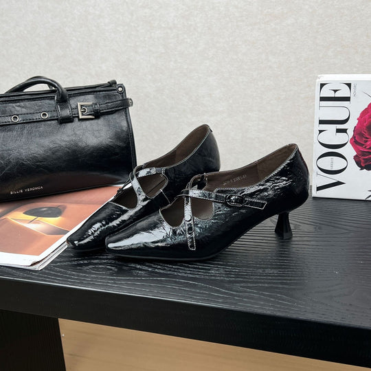 Damen elegante Ballerina Schuhe mit verstellbarem Riemen und glänzendem Obermaterial EB
