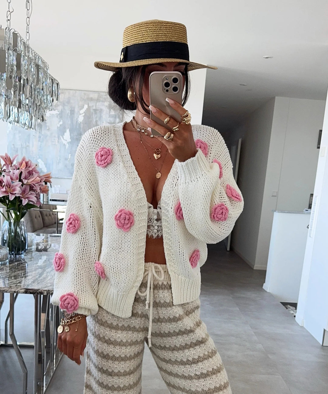 Damen gemütlicher Strickcardigan mit verspielten Blumenapplikationen EB