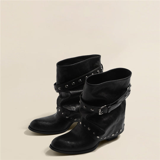 Damen Biker-inspirierte Slouch-Stiefelette mit Nietenriemen und Dornschließen-Detail EB