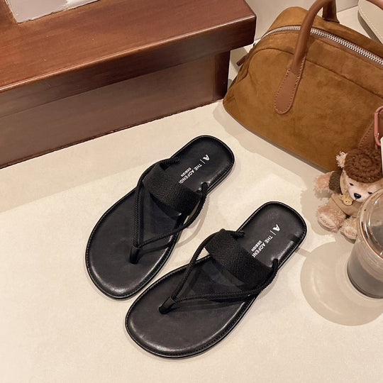 Damen elegante Zehentrenner mit breitem Riemen und komfortablem Fußbett EB