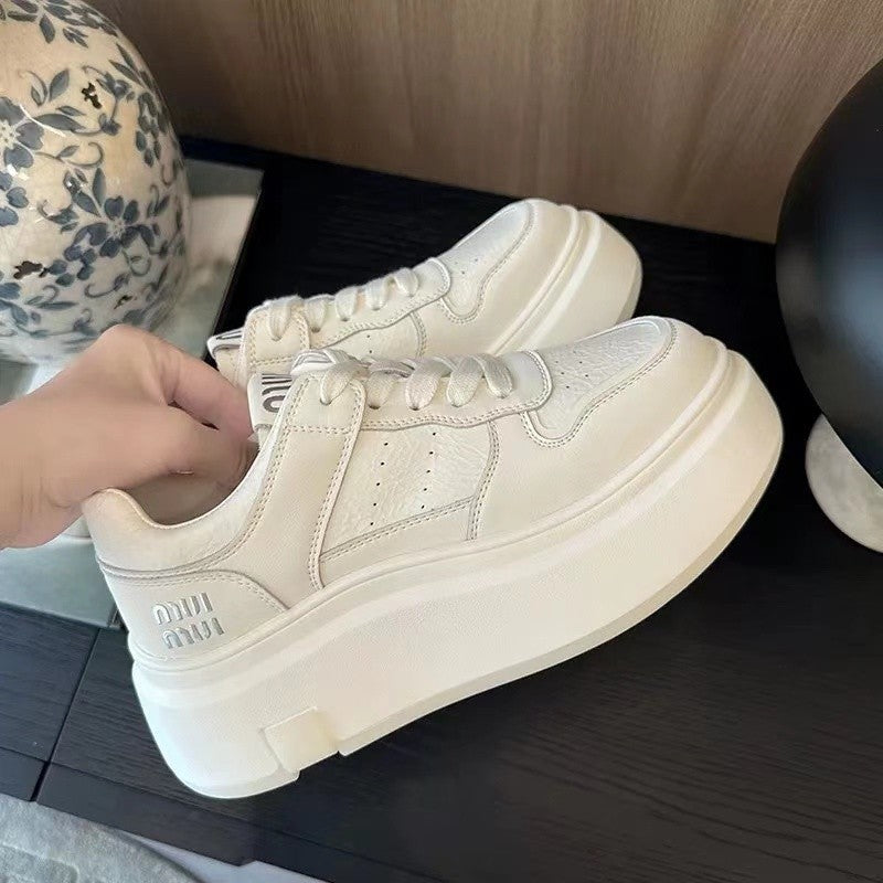 Damen Plattform Sneakers mit einzigartigem Obermaterial und ergonomischer Passform EB