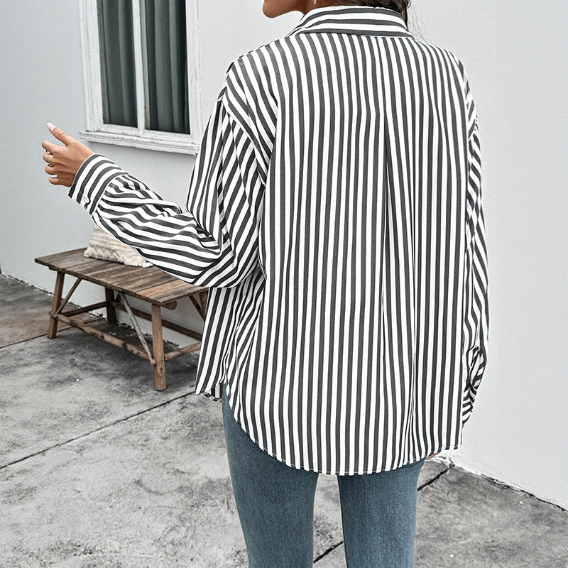 Damen gestreiftes Blusenshirt mit modernem Kragen und bequemen Ärmelaufschlägen EB