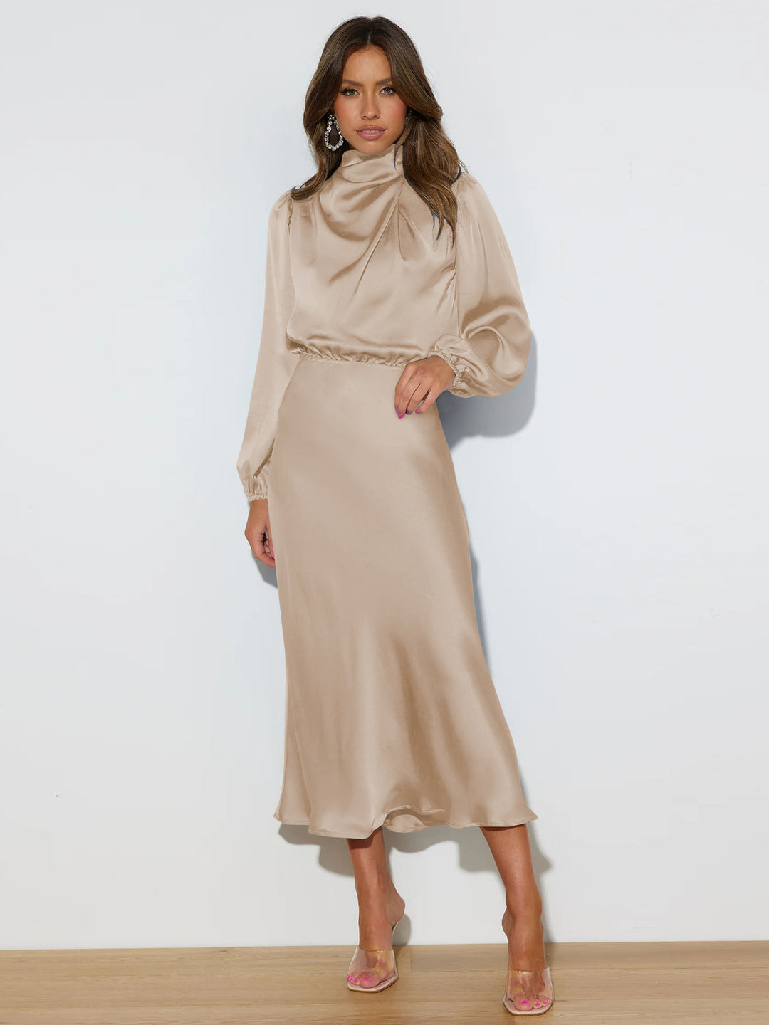 Damen Satin-Maxikleid mit hohem Kragen und Raffungen EB