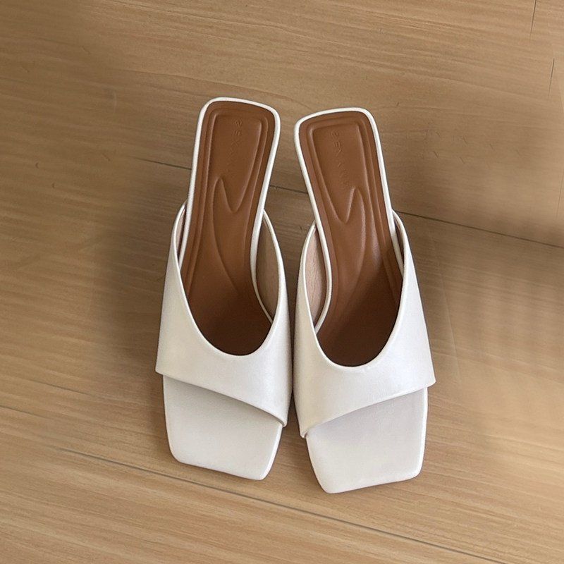 Damen elegante Plattensandalen mit geschwungenem Design EB
