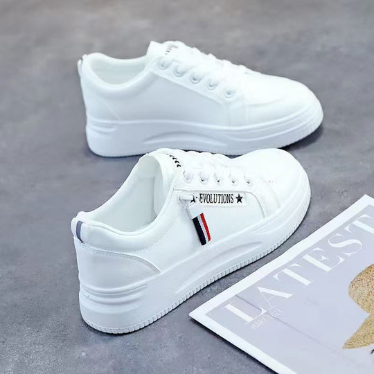Damen Sportliche Sneakers mit robuster Gummisohle und atmungsaktiver Oberflächenstruktur EB