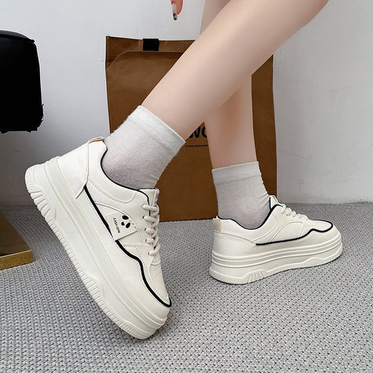 Damen Modische Plateau-Sneaker mit dekorativen Akzenten EB