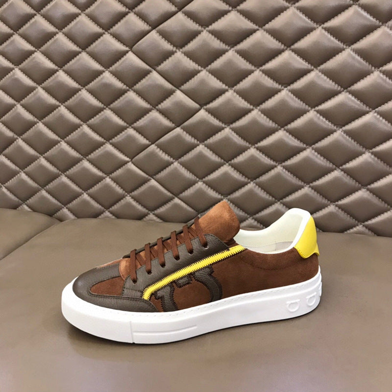 Damen Sportliche Sneakers mit auffälligem Logo-Detail und rutschfester Sohle EB