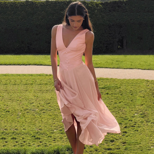 Damen Fließendes Midikleid mit dezentem Knopfdesign EB