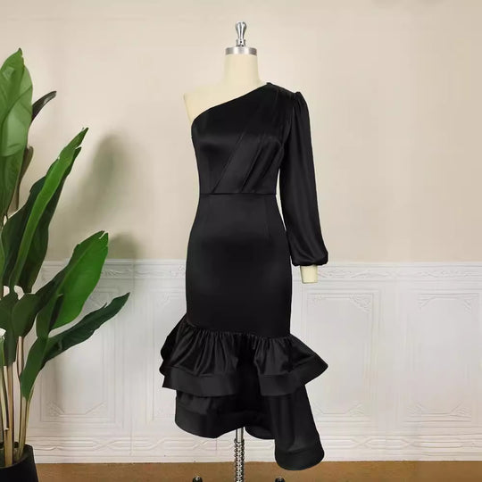 Damen Exquisites Satin-Kleid mit asymmetrischem Design und voluminösem Rüschen-Saum EB