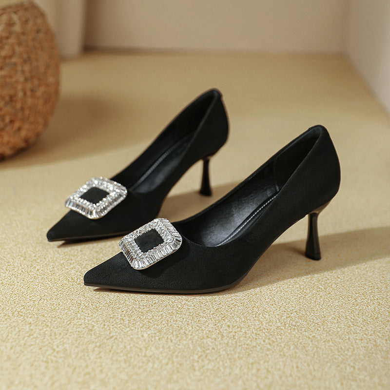 Damen elegante spitze Absatzpumps mit glamourösem Schmuckdetail EB