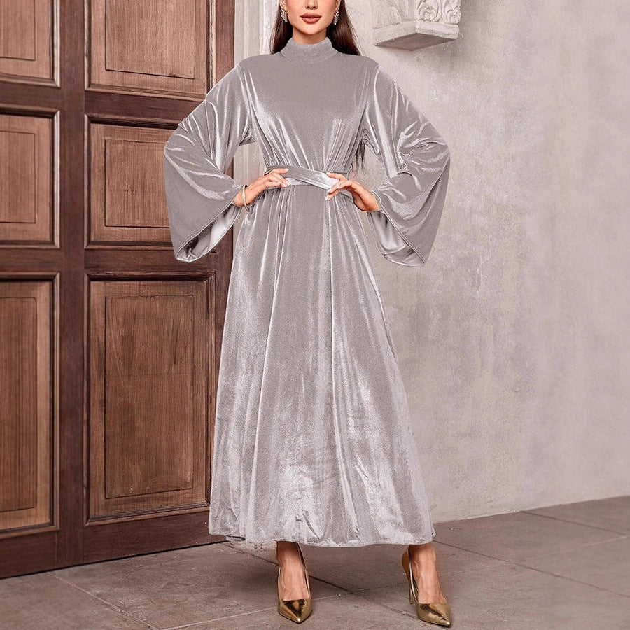 Damen Maxikleid aus Samt mit Stehkragen, weitem Glockenärmel und Taillengürtel EB