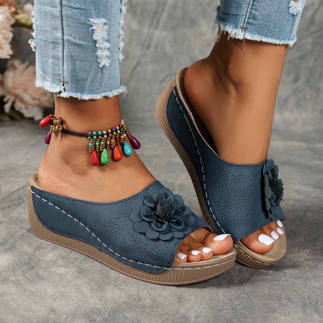 Damen Wedge-Sandaletten mit floralen Akzenten und komfortablem Fußbett EB