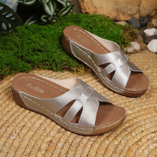 Damen Komfortable zehentrenner Sandalen mit schimmerndem Riemendesign und ergonomischem Fußbett EB
