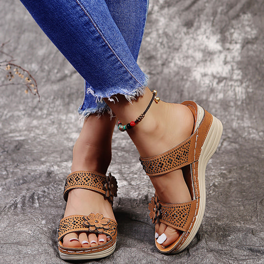 Damen Komfortable und modische Riemensandalen mit floralem Design EB