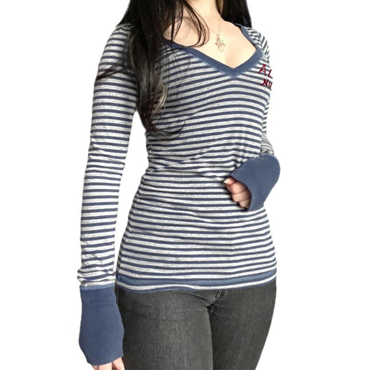 Damen nan gestreiftes V‑Ausschnitt Longsleeve mit taillierter Silhouette und verlängerten Bündchen EB