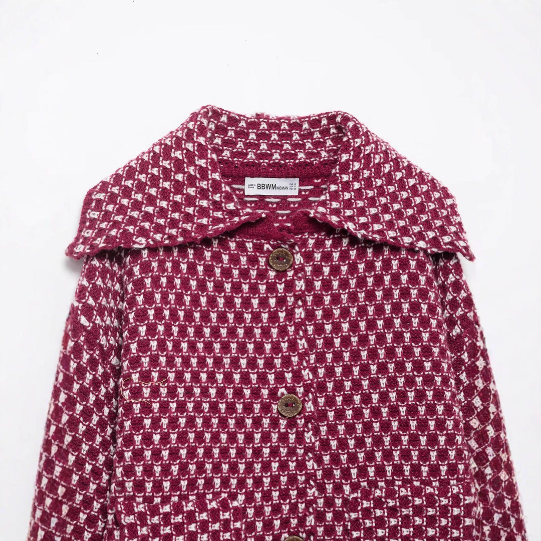 Damen nan kastige Bouclé-Tweedjacke mit großem Umlegekragen, aufgesetzten Taschen und dekorativen Holzknöpfen EB
