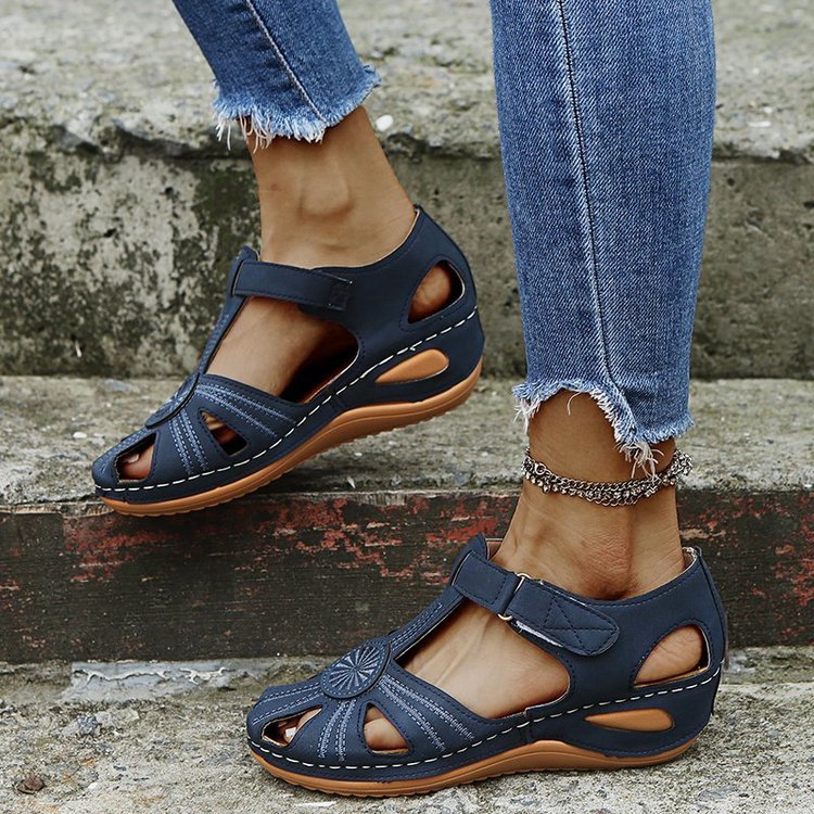Damen Komfortable Sandaletten mit luftigen Cut-Outs und verstellbarem Riemen EB