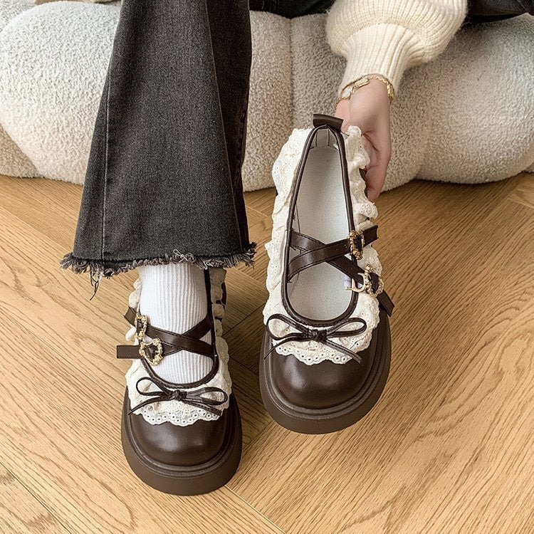 Damen Rüschen Sneakers mit dekorativen Schnallen und robustem Profil EB
