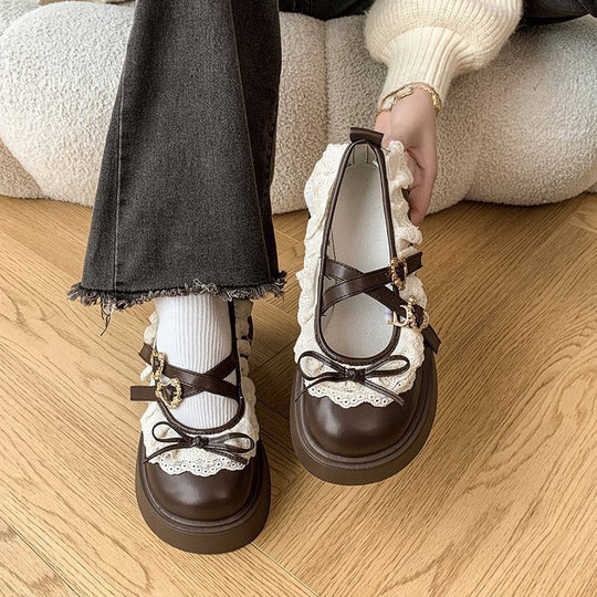 Damen Rüschen Sneakers mit dekorativen Schnallen und robustem Profil EB