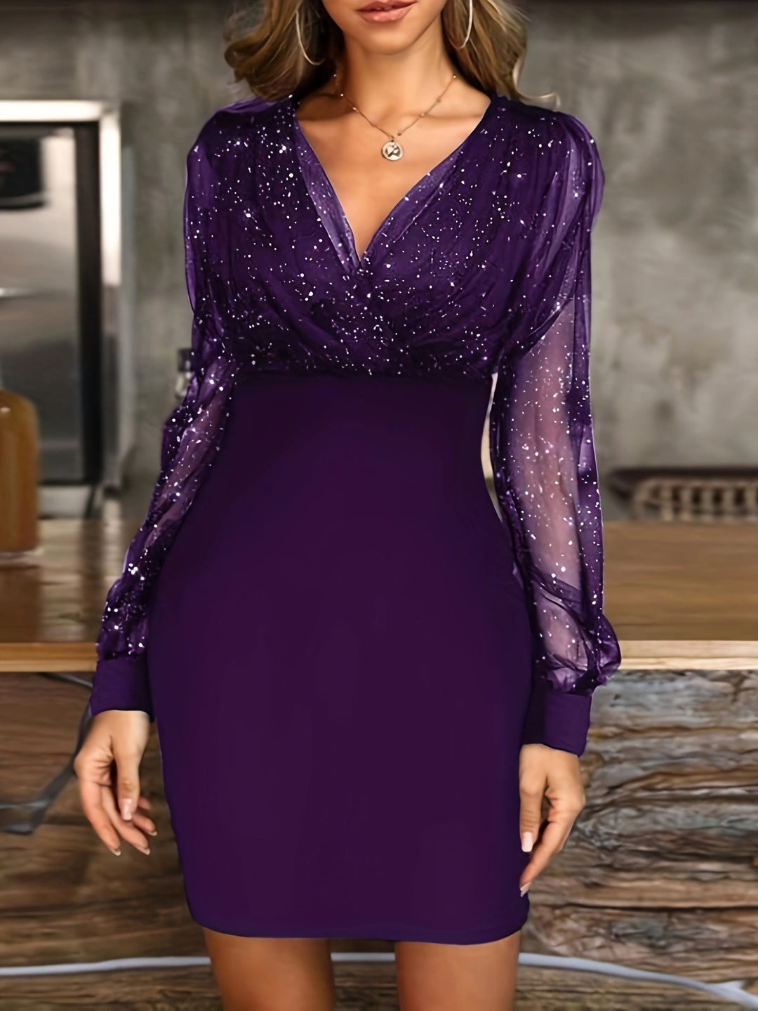 Damen Glitzerndes Cocktailkleid mit transparenten Ärmeln EB