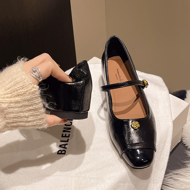 Damen Ballerina-Schuhe mit elegantem Riemchen und geschmackvollem Schmuckdetail EB