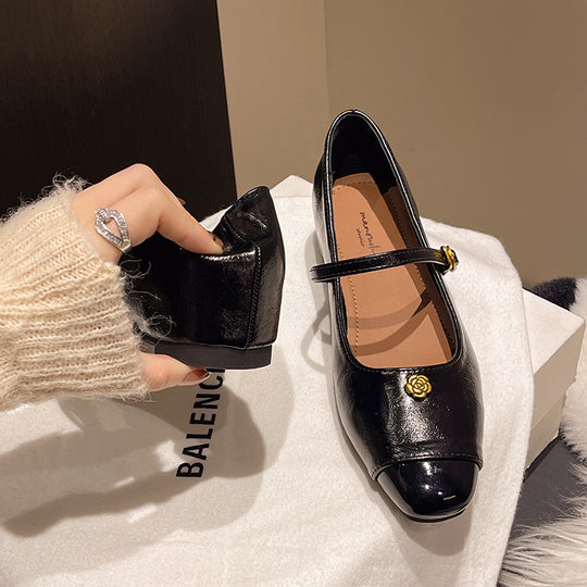 Damen Ballerina-Schuhe mit elegantem Riemchen und geschmackvollem Schmuckdetail EB