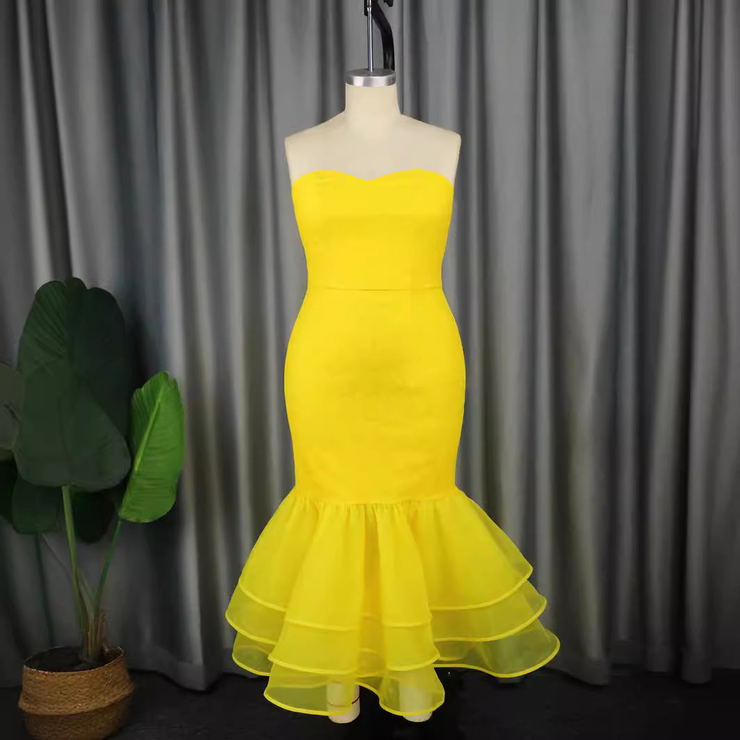 Damen Abendkleid mit schulterfreiem Oberteil und voluminösem Volantsaum EB
