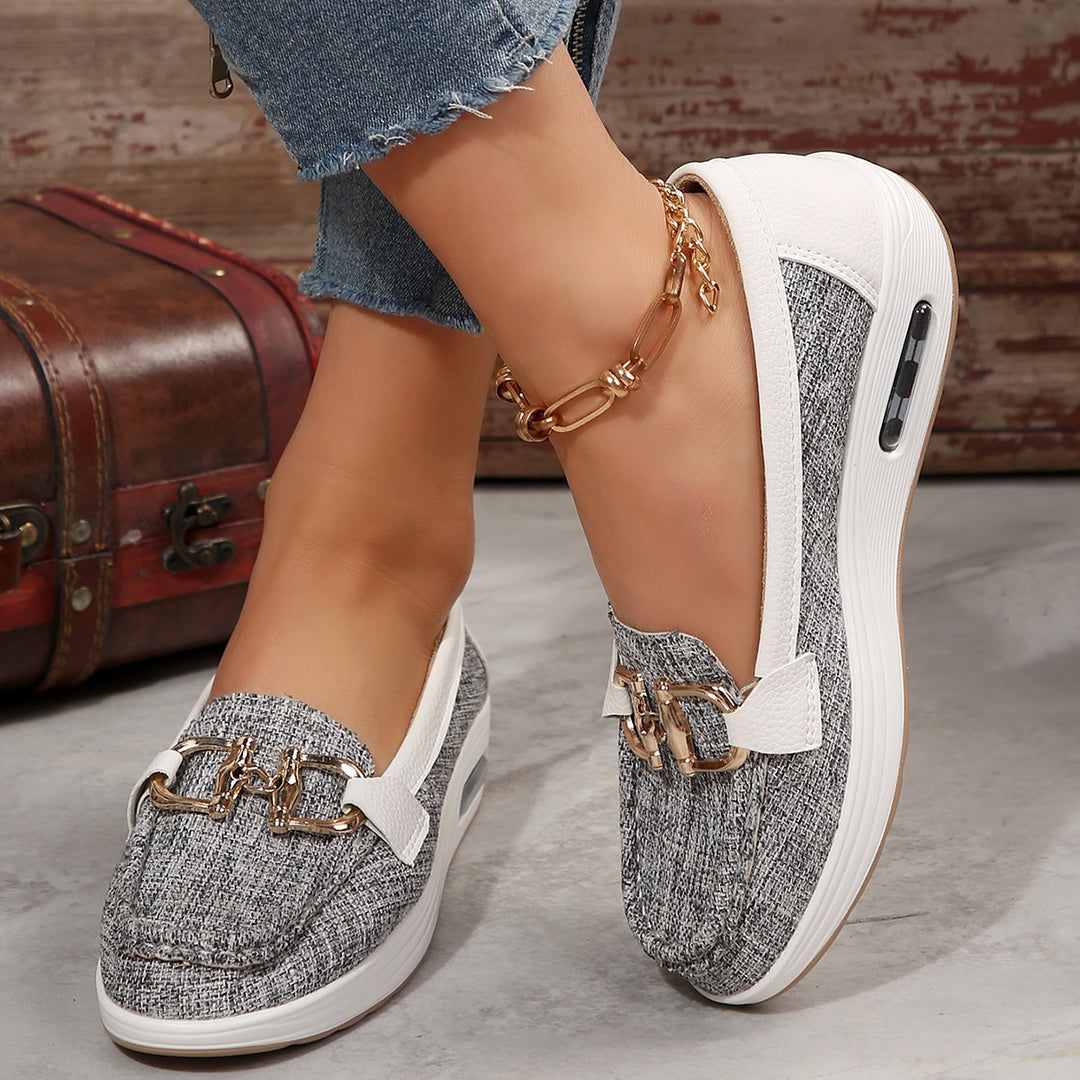 Damen Slip-On Sneaker mit modischem Metallakzent EB