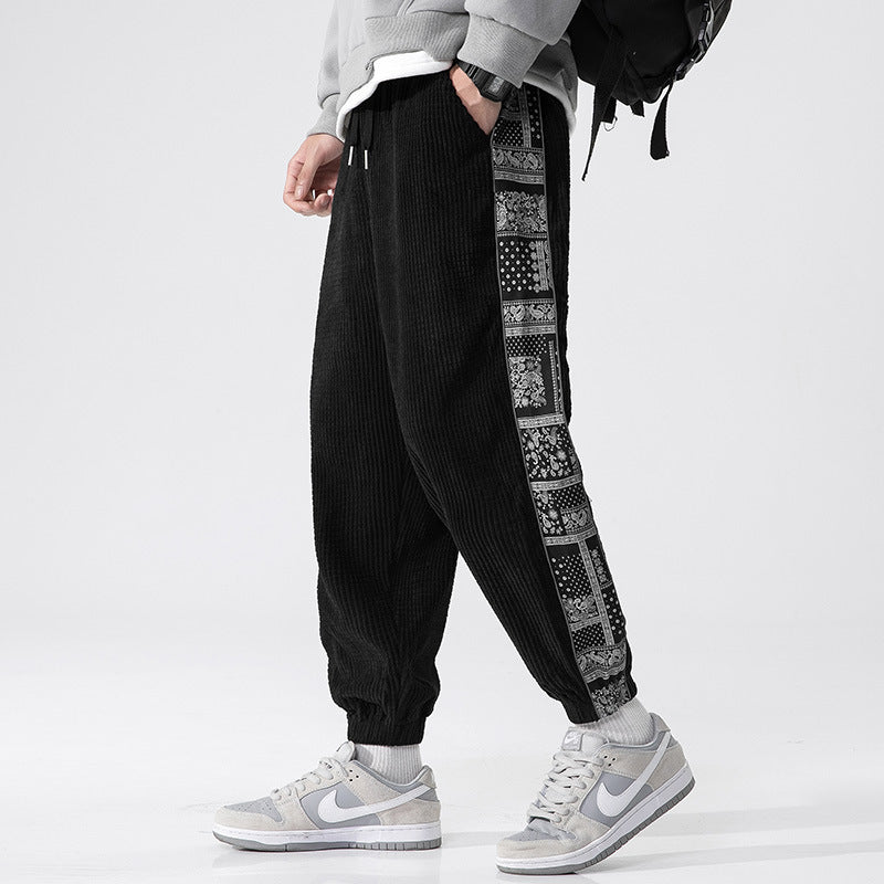 Herren nan Cord-Jogger mit Bandana-Seiteneinsatz, elastischem Bund, schmal zulaufender Knöcheln und geripptem Strukturstoff EB