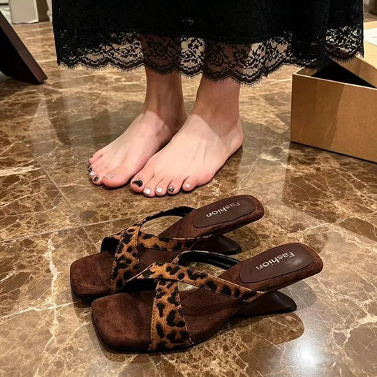 Damen elegante Riemchen-Sandaletten mit Punkten und komfortablem Fußbett EB