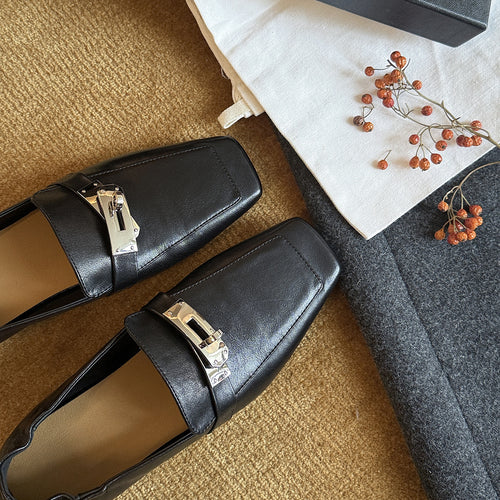 Damen Elegante Mokassins mit modischem Metallverschluss und hochwertiger Leder-Oberfläche EB
